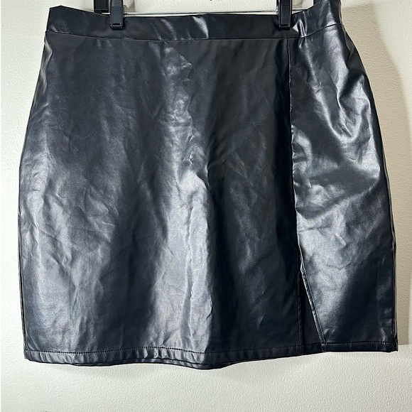 Floerns Faux Leather Skirt - Picture 3 of 6